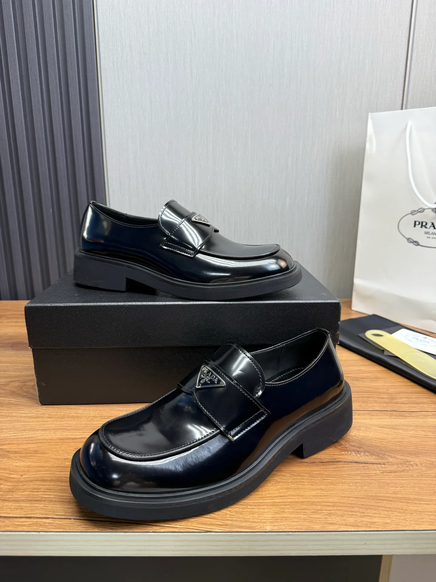 Men's shoes 💰840💰 [PRADA] New models synchronized with the official website, high-quality shipments ✔️Hot-sellers🔥 Original cowhide. Open edge beaded cowhide + cowhide lining, 1🆚1 replica, original lightweight foam outsole, 38-45 (men's 38.45 custom-made, non-refundable)
